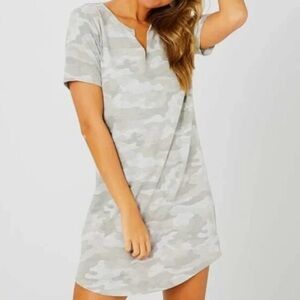 altar’d state Camo Heather Gray Split Neck Short
Sleeve T Shirt Dress